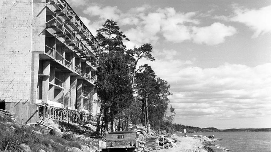 Byggandet av "Marmorbordet" på Strandliden ca 1957