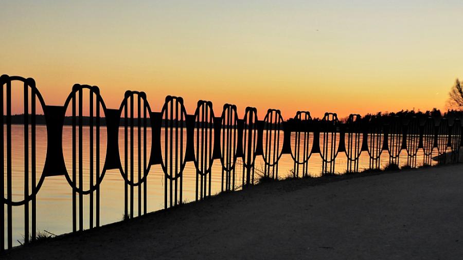                      THS. Det vackra staketet på Strandlidens strandpromenad.