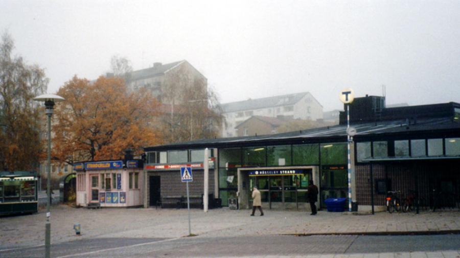 T-station Hässelby strand 1958 - 2013. Entre mot Maltesholmstorget.